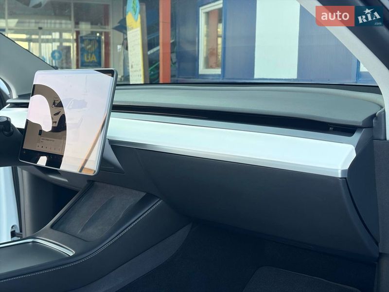 Внедорожник / Кроссовер Tesla Model Y 2024 в Дрогобыче