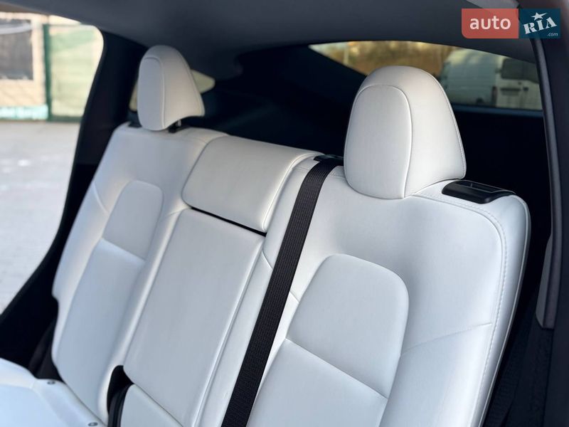 Внедорожник / Кроссовер Tesla Model Y 2024 в Дрогобыче