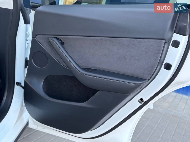 Внедорожник / Кроссовер Tesla Model Y 2024 в Дрогобыче