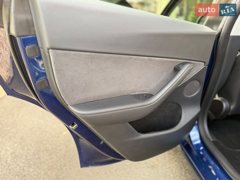 Внедорожник / Кроссовер Tesla Model Y 2023 в Харькове