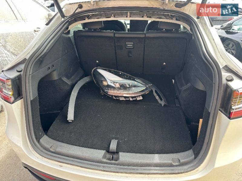 Позашляховик / Кросовер Tesla Model Y 2023 в Києві