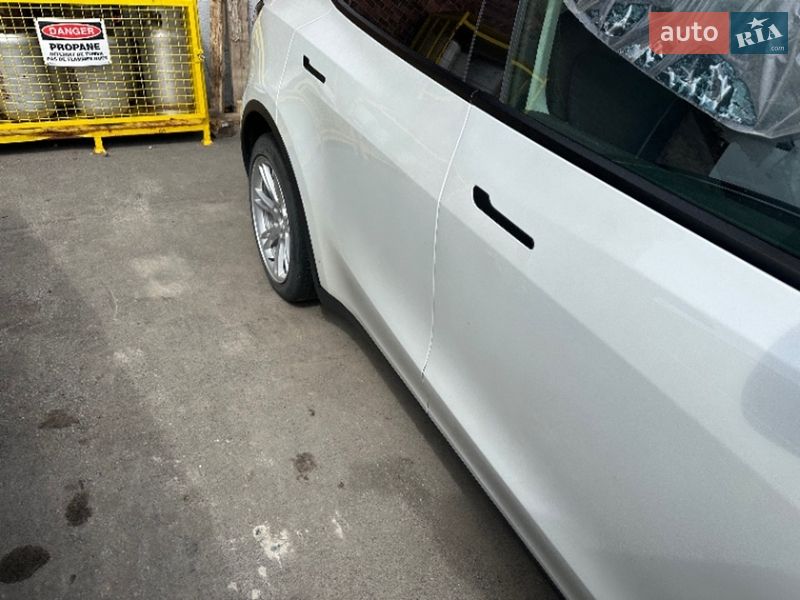 Позашляховик / Кросовер Tesla Model Y 2023 в Києві