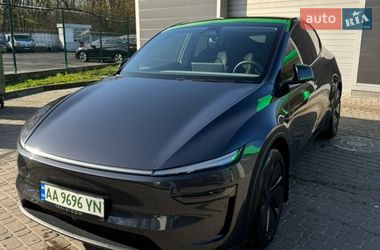 Позашляховик / Кросовер Tesla Model Y 2025 в Києві