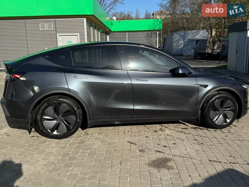 Позашляховик / Кросовер Tesla Model Y 2025 в Києві