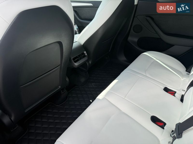 Внедорожник / Кроссовер Tesla Model Y 2023 в Львове