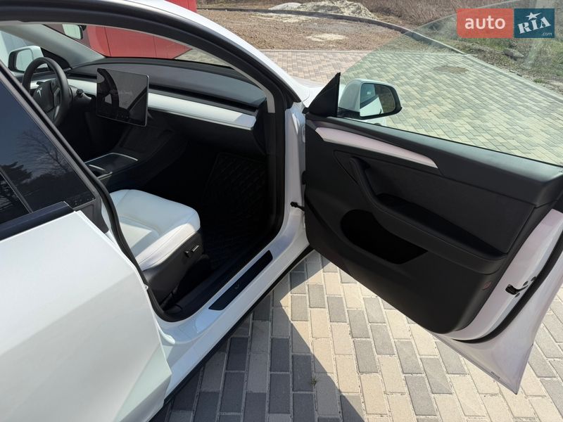 Внедорожник / Кроссовер Tesla Model Y 2023 в Львове