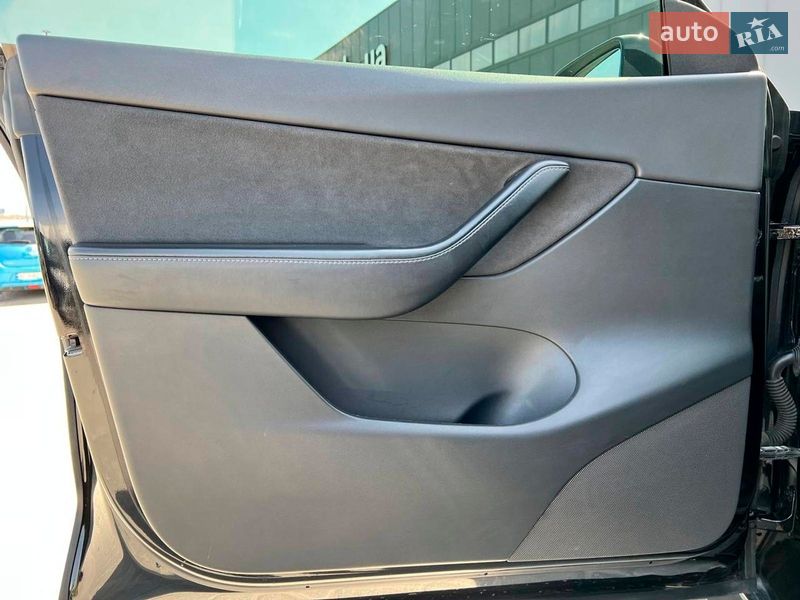 Внедорожник / Кроссовер Tesla Model Y 2021 в Львове