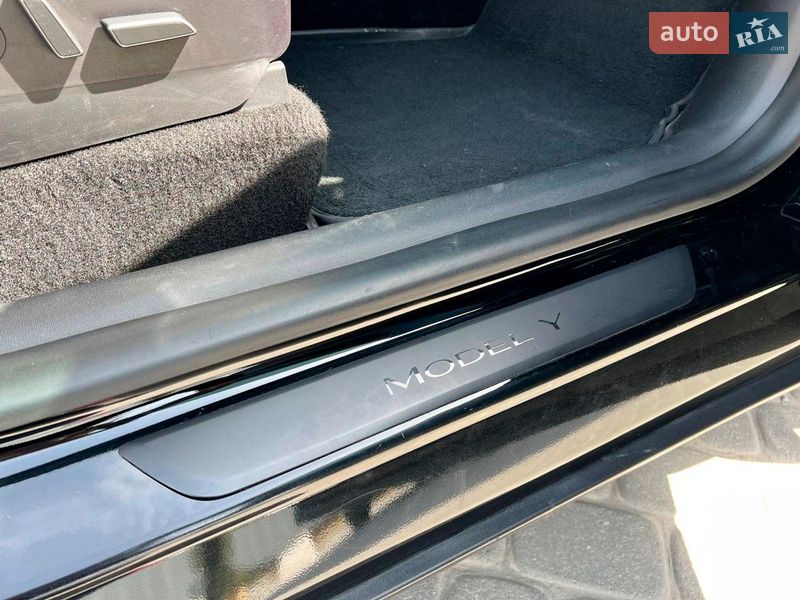 Внедорожник / Кроссовер Tesla Model Y 2021 в Львове