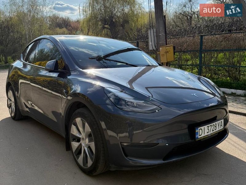 Tesla Model Y 2023