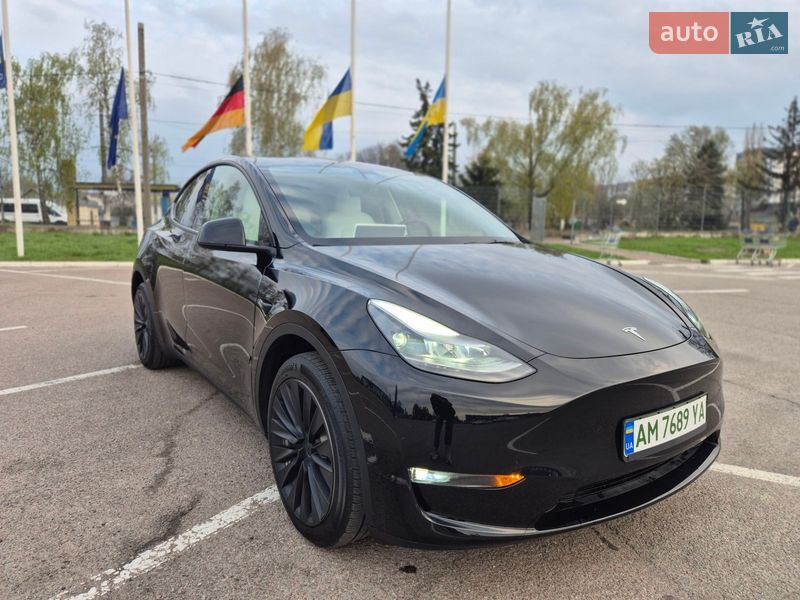 Tesla Model Y 2023