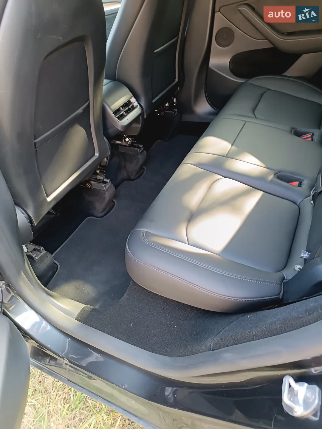 2025 Tesla Model Y - мініатюра 14
