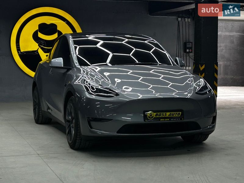 Tesla Model Y 2025