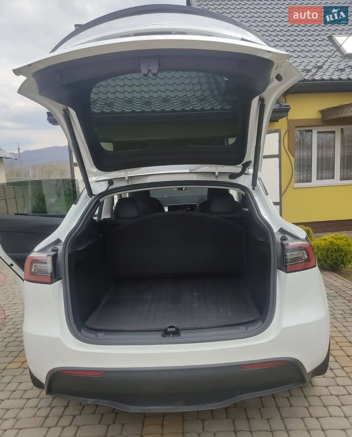 2023 Tesla Model Y - мініатюра 9