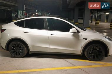 Внедорожник / Кроссовер Tesla Model Y 2021 в Киеве