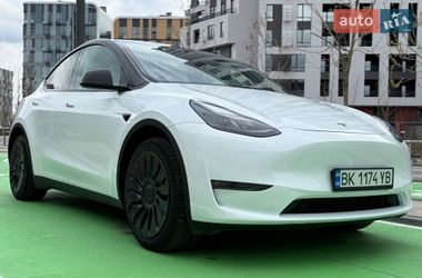 Позашляховик / Кросовер Tesla Model Y 2024 в Києві