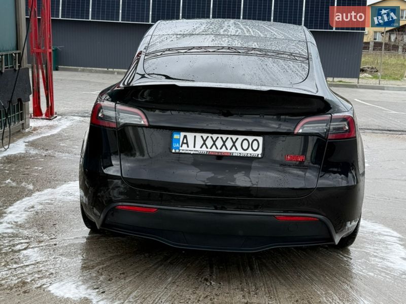 Позашляховик / Кросовер Tesla Model Y 2021 в Бучі