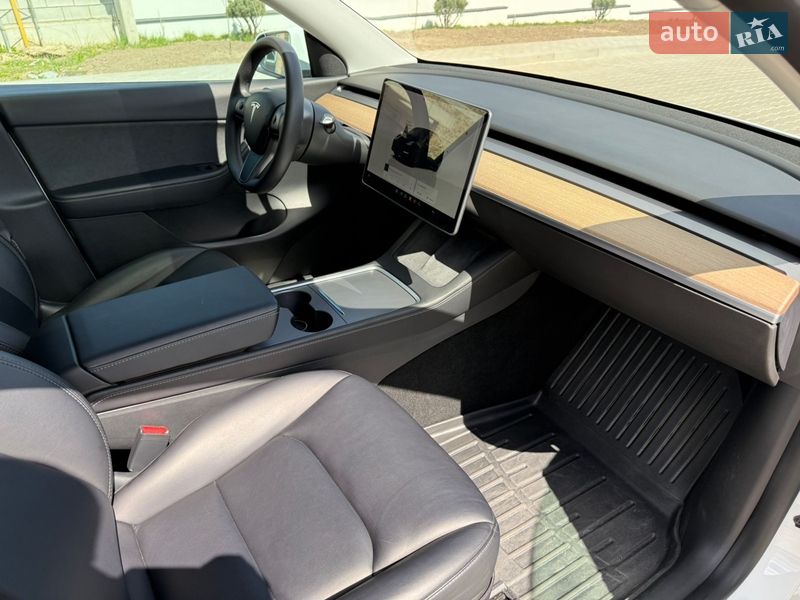 Внедорожник / Кроссовер Tesla Model Y 2022 в Ровно