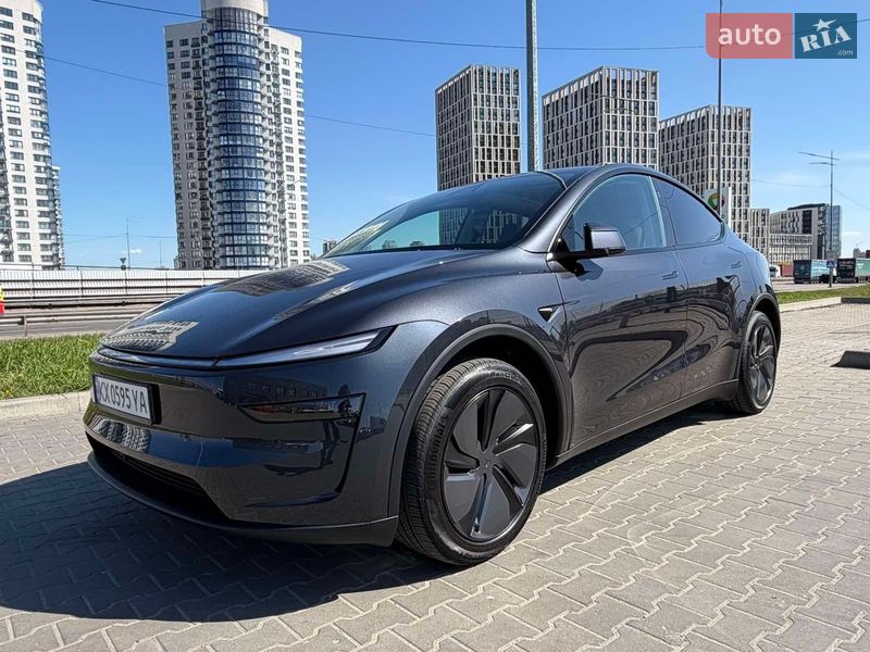 Tesla Model Y 2025