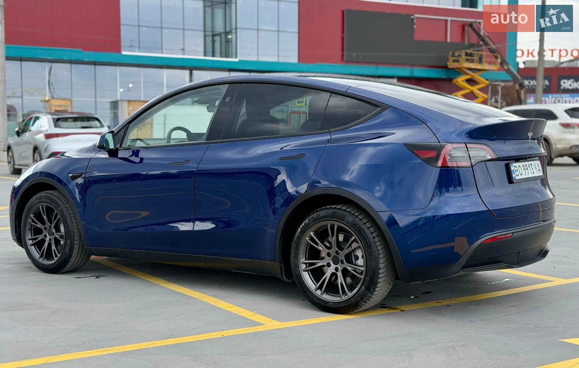 2025 Tesla Model Y - мініатюра 23