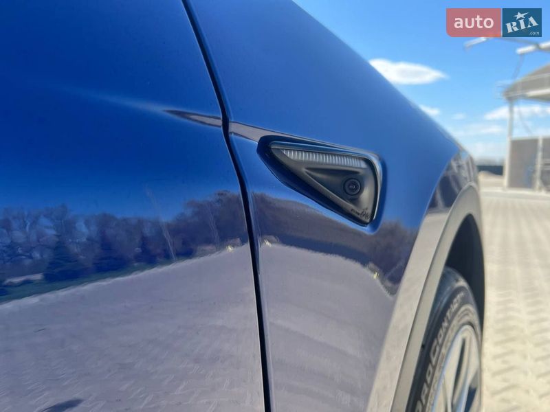 Внедорожник / Кроссовер Tesla Model Y 2023 в Киеве