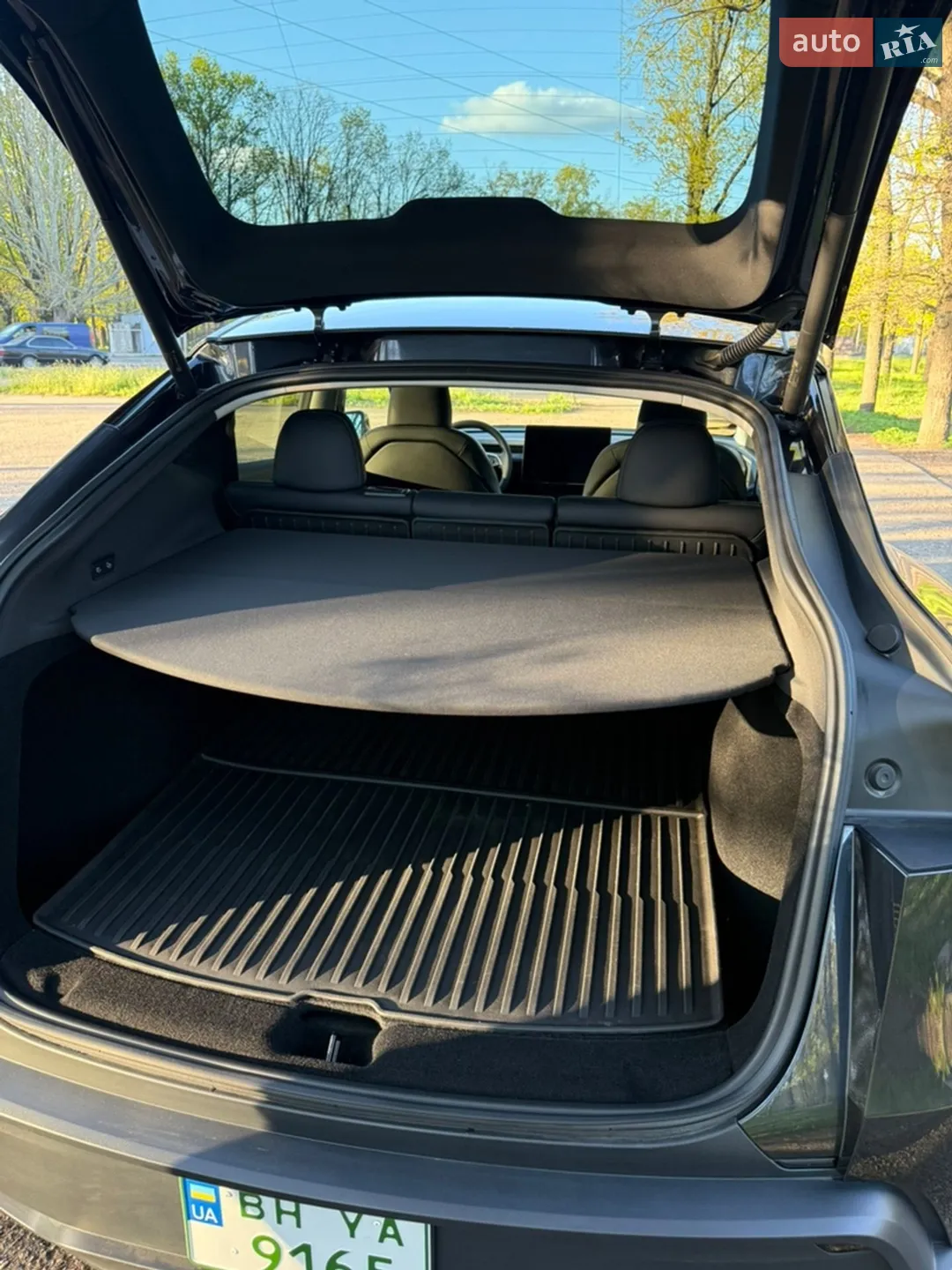 2025 Tesla Model Y - мініатюра 16