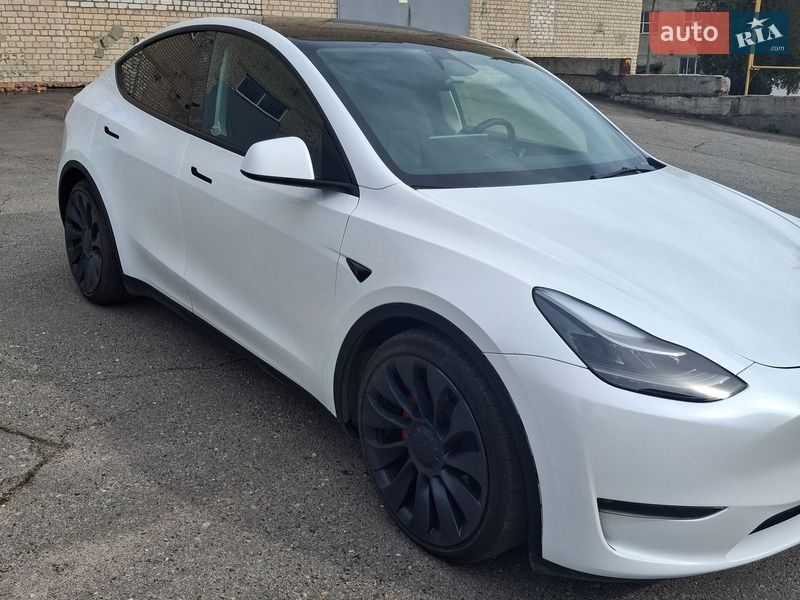 Внедорожник / Кроссовер Tesla Model Y 2024 в Харькове