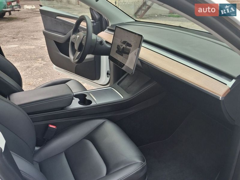 Внедорожник / Кроссовер Tesla Model Y 2024 в Харькове