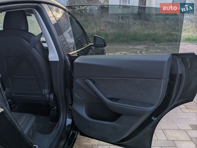 Внедорожник / Кроссовер Tesla Model Y 2021 в Нововолынске