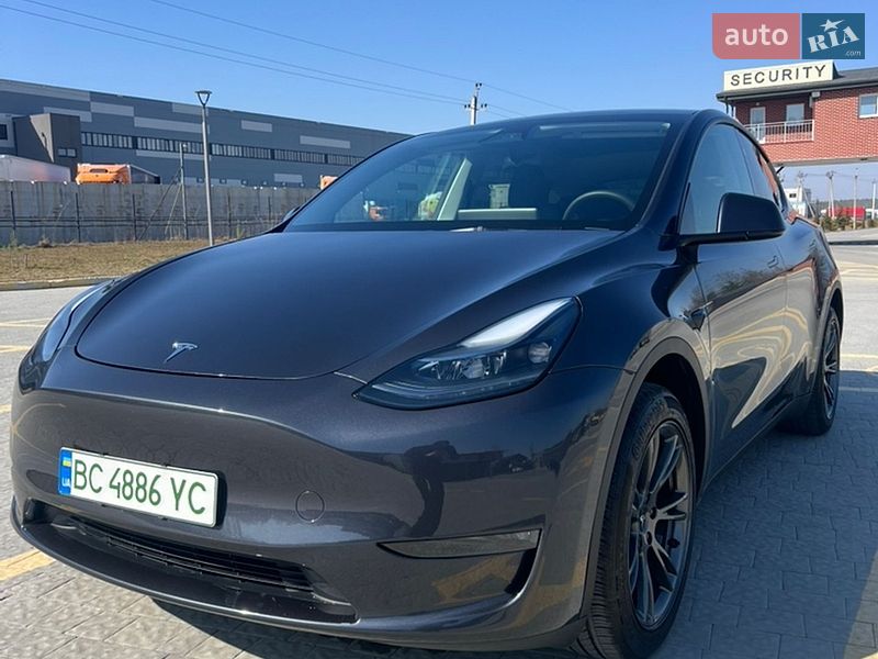 Tesla Model Y 2024