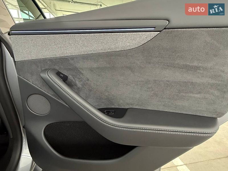 Позашляховик / Кросовер Tesla Model Y 2025 в Одесі