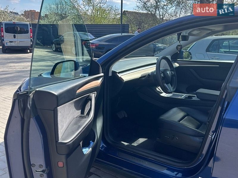 Позашляховик / Кросовер Tesla Model Y 2023 в Івано-Франківську