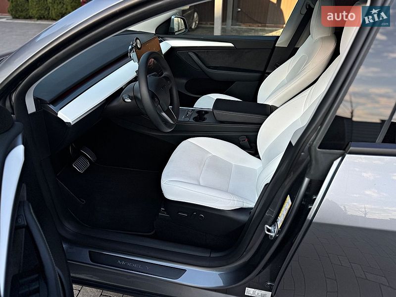 Позашляховик / Кросовер Tesla Model Y 2024 в Чернівцях фото 30 Позашляховик / Кросовер Tesla Model Y 2024 в Чернівцях