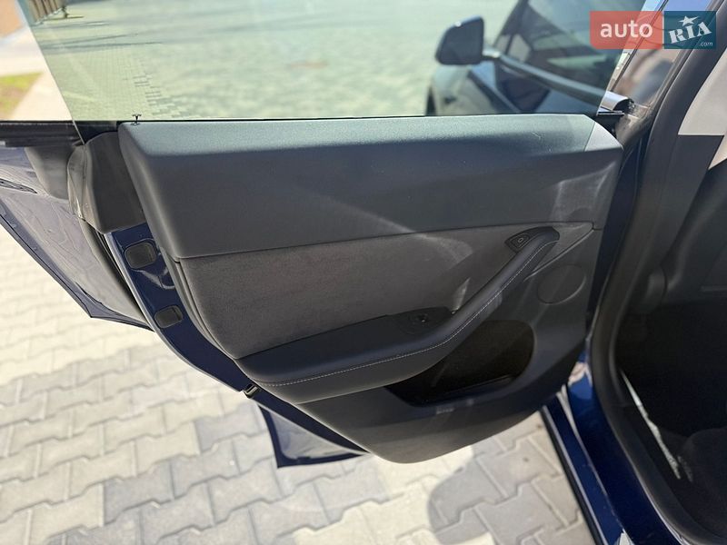 Внедорожник / Кроссовер Tesla Model Y 2023 в Львове