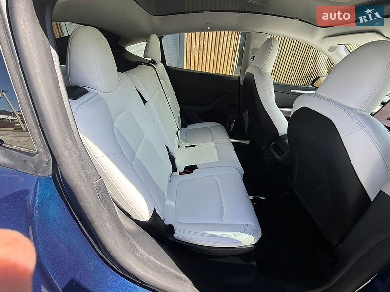 Внедорожник / Кроссовер Tesla Model Y 2023 в Львове