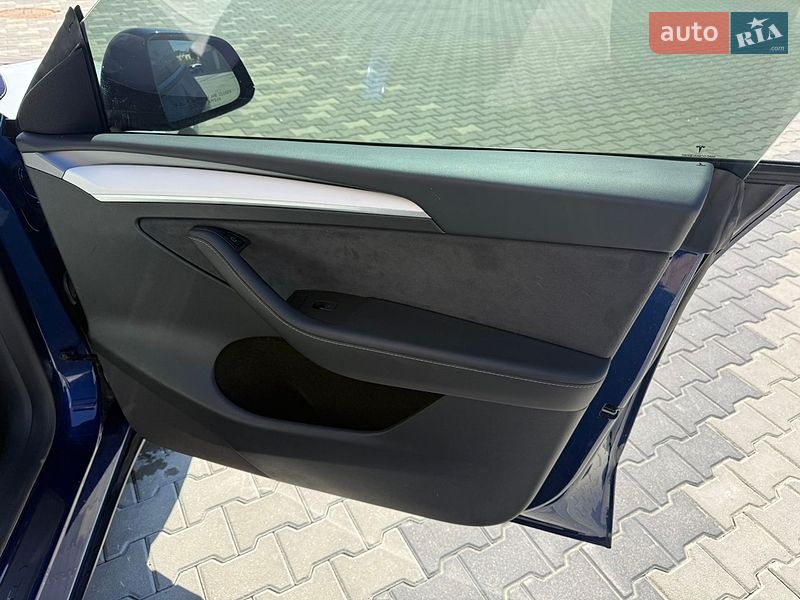 Внедорожник / Кроссовер Tesla Model Y 2023 в Львове