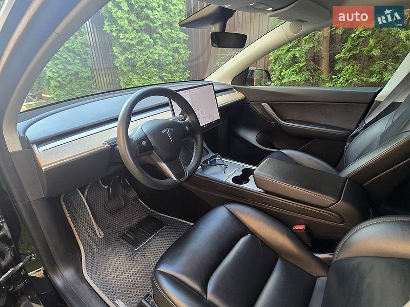 Внедорожник / Кроссовер Tesla Model Y 2021 в Киеве