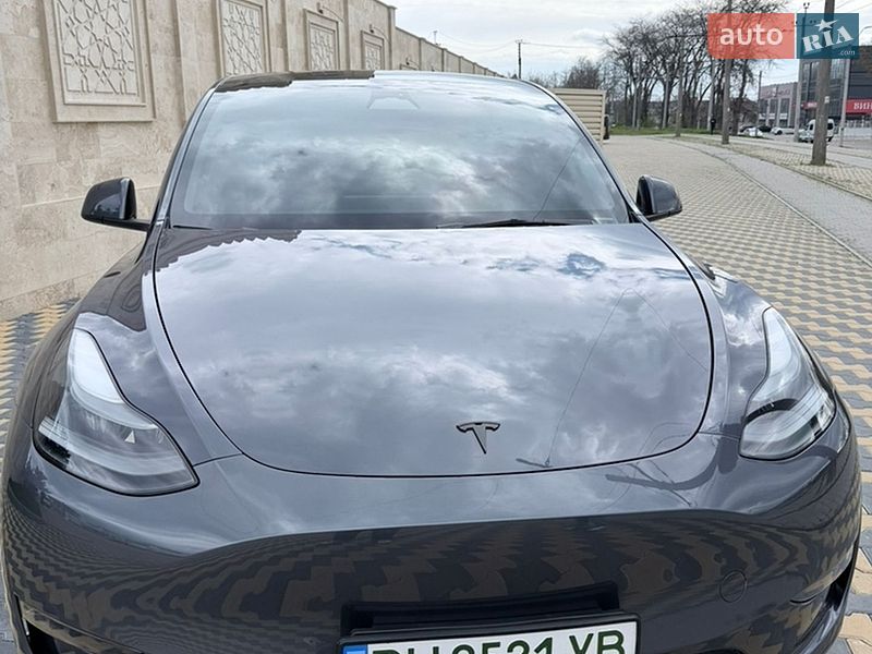 Tesla Model Y 2023