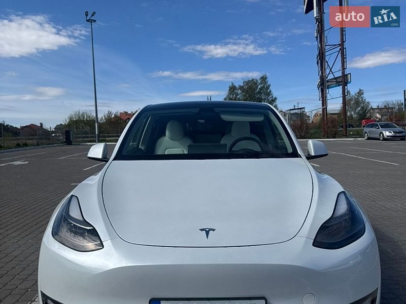 Tesla Model Y 2023