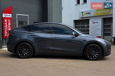 Внедорожник / Кроссовер Tesla Model Y 2022 в Киеве
