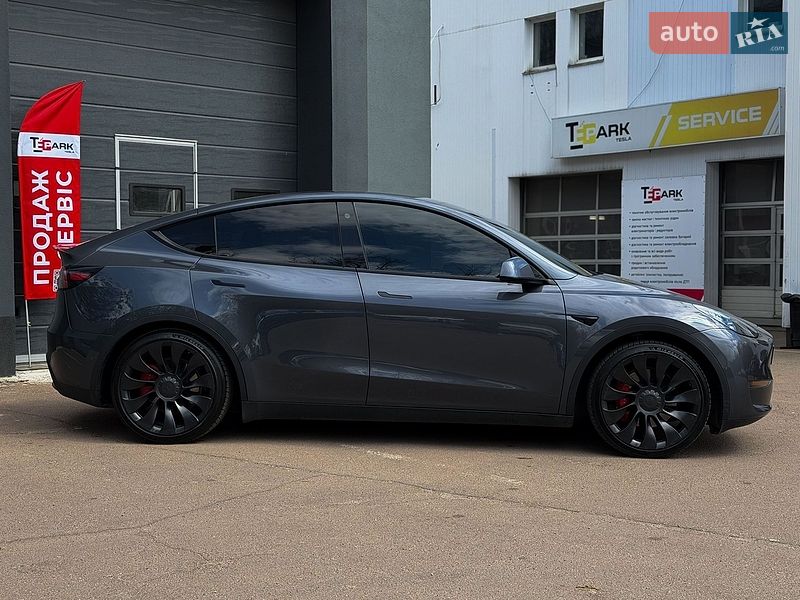Внедорожник / Кроссовер Tesla Model Y 2022 в Киеве