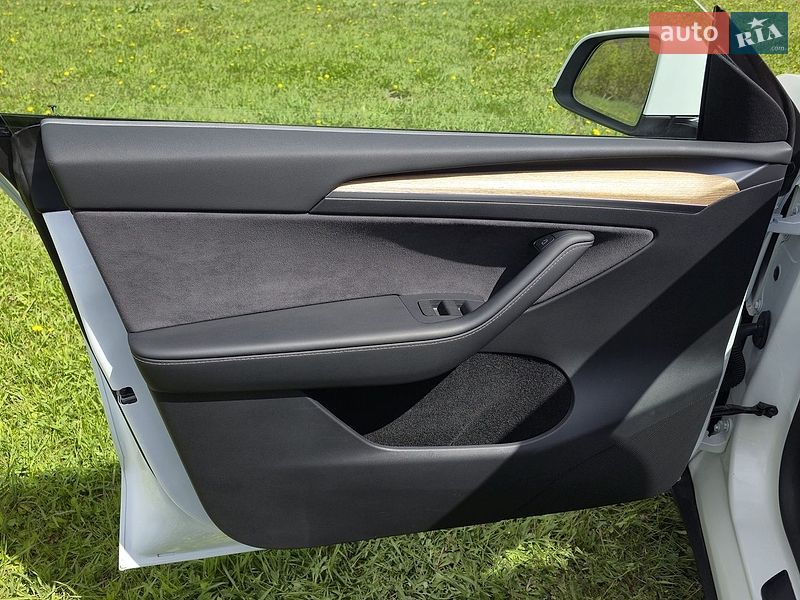 Внедорожник / Кроссовер Tesla Model Y 2023 в Полтаве