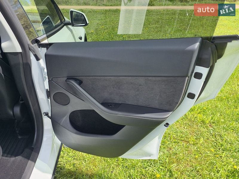 Внедорожник / Кроссовер Tesla Model Y 2023 в Полтаве