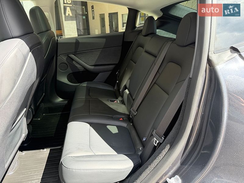 Внедорожник / Кроссовер Tesla Model Y 2024 в Киеве
