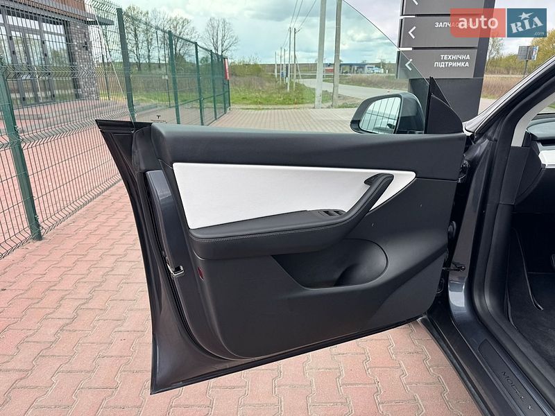 Внедорожник / Кроссовер Tesla Model Y 2022 в Ровно