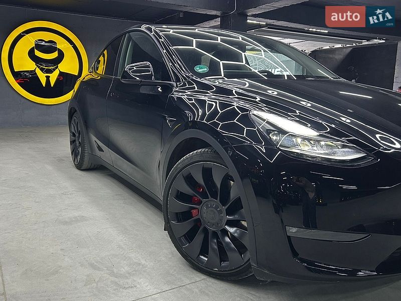 Внедорожник / Кроссовер Tesla Model Y 2023 в Черновцах