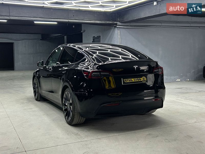 Внедорожник / Кроссовер Tesla Model Y 2023 в Черновцах