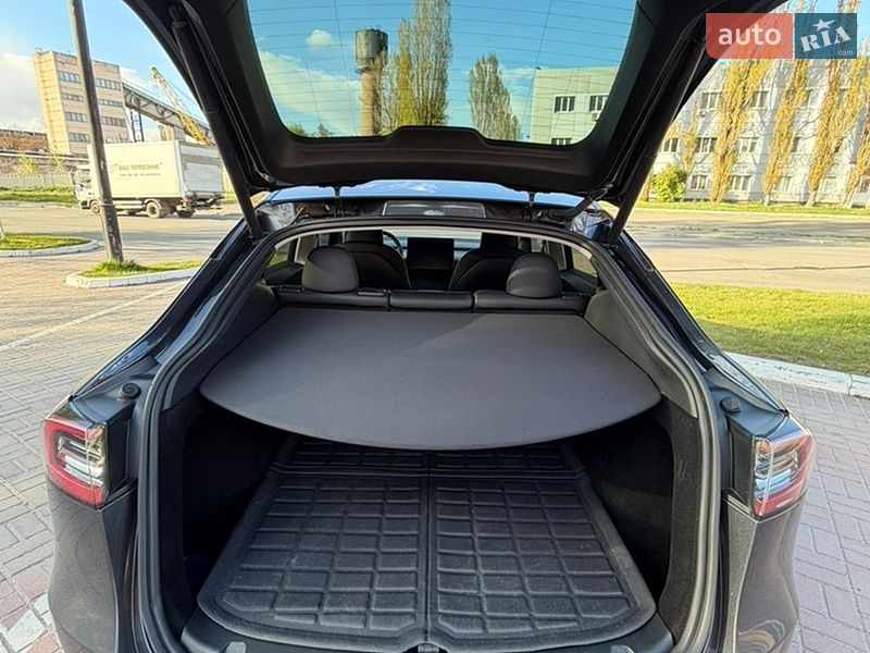 Позашляховик / Кросовер Tesla Model Y 2024 в Києві