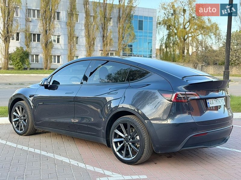 Позашляховик / Кросовер Tesla Model Y 2024 в Києві