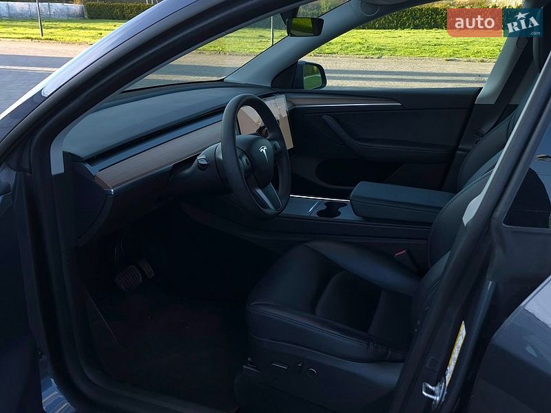 Внедорожник / Кроссовер Tesla Model Y 2023 в Львове