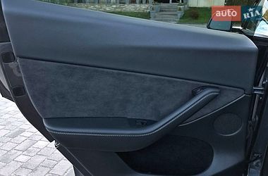 Внедорожник / Кроссовер Tesla Model Y 2023 в Львове